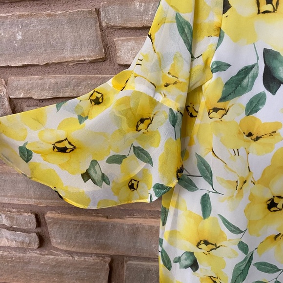 Calvin Klein🌼Floral Print V-Neck Chiffon 3/4 Ruffle
Sleeve Top Size S/CH/P - Picture 11 of 11